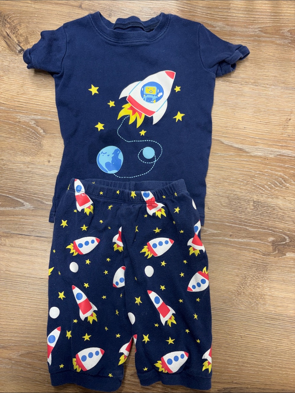 3/$20! Kids size 5 pajama set Eddie Bauer Rocket & Planet Pajama Set rocketship
